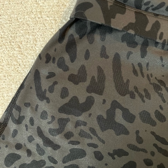 NOT FOR SALE Lululemon Black/Gray Mesh Cheetah Print Spaghetti Strap Bra Top - Picture 5 of 15